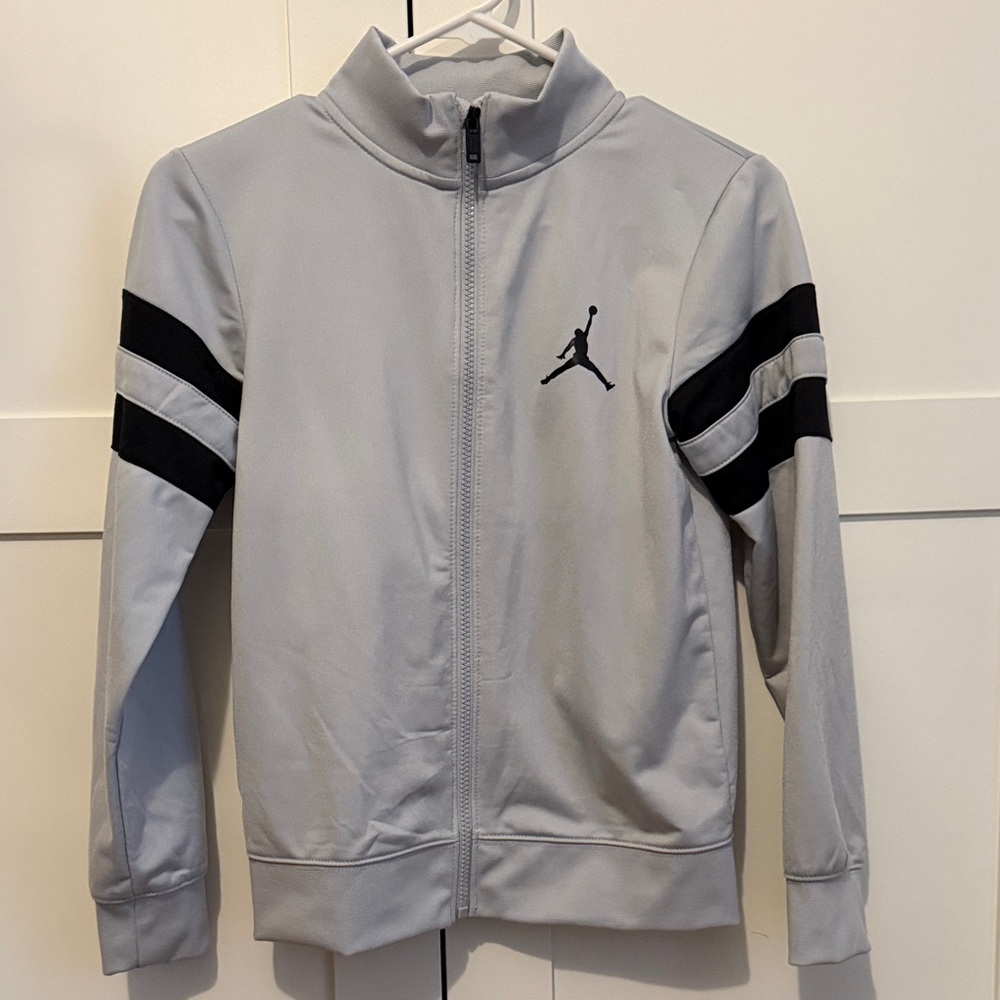 Jordan boys track jacket size M